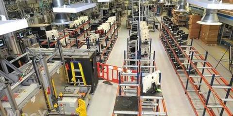 揭秘苹果生产线 内部照片曝光电子元件的精密装配